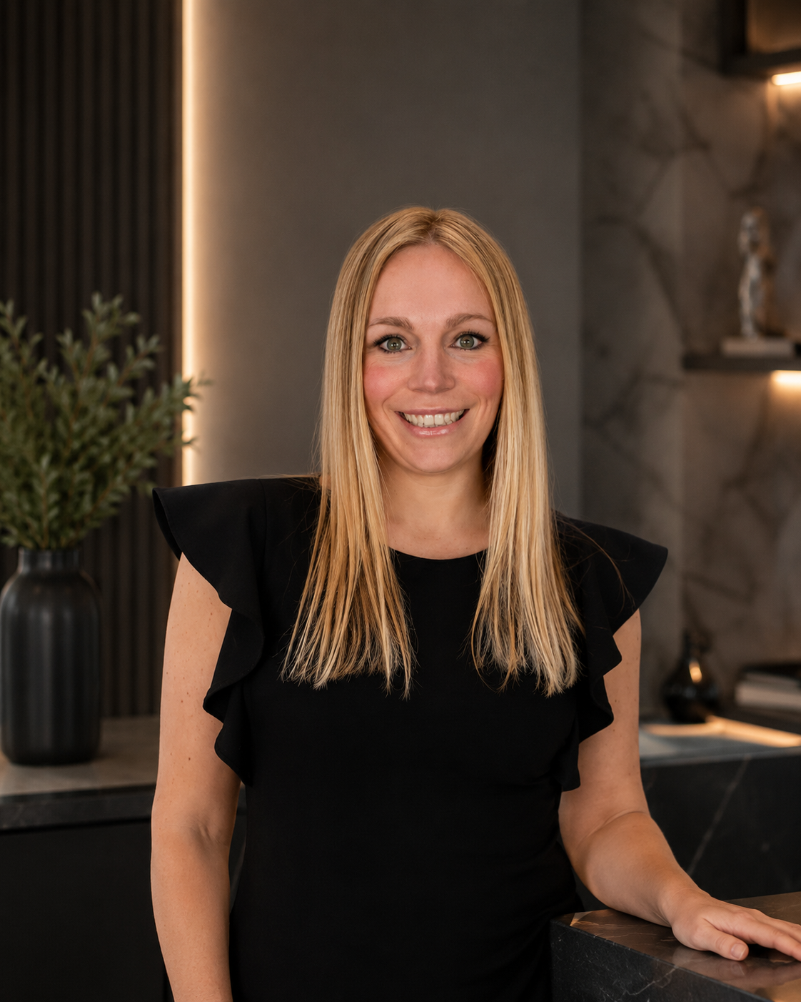 Casey, Salon Director